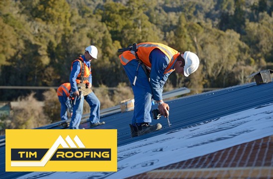 Installing a Commercial Roof In Toluca Lake, CA